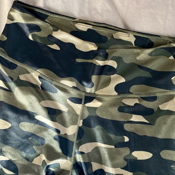 LIKE NEW Nike Dri-FIT 2-Piece Co-Ord Set Khaki Camouflage Sport Bra and Leggings - Picture 11 of 11